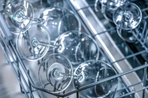Jak dobrać zmywarkę gastronomiczną